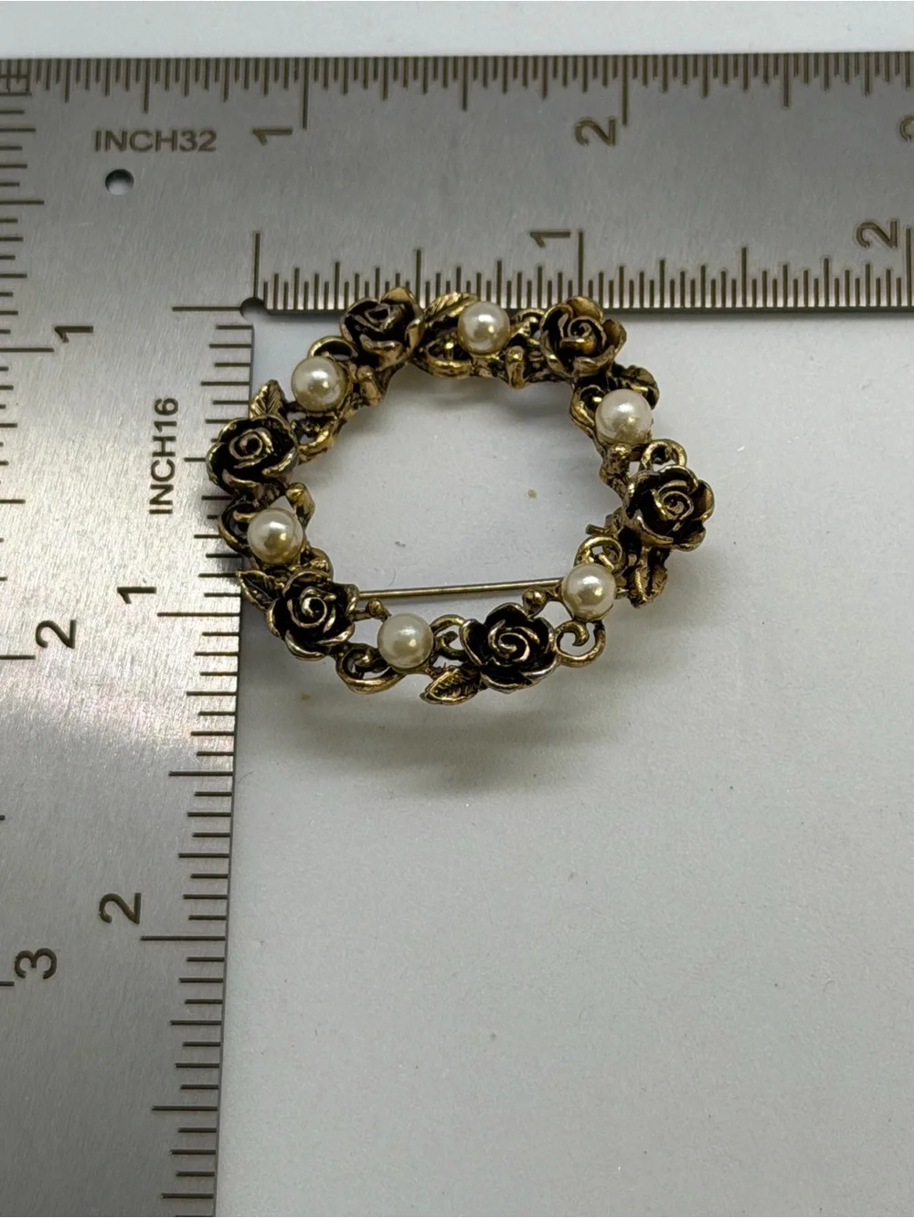 Vintage Gold Floral Pearl Circle Brooch - Women Jewelry
